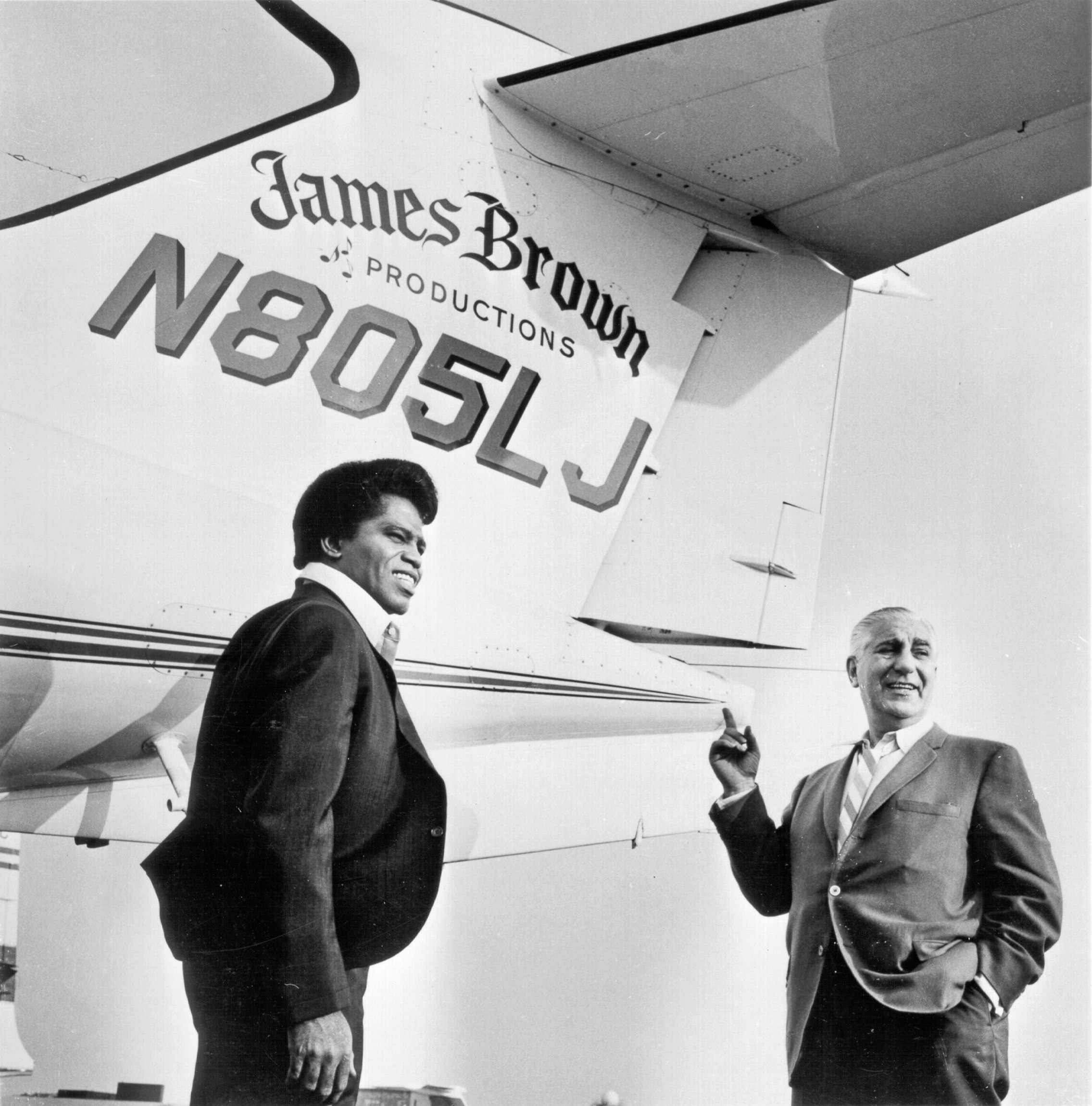 JB and his manager Ben Bart with Brown’s new LearJet Model 24A, circa 1968. Photo via Michael Ochs Archives/Getty Images.